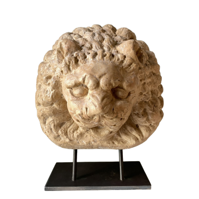 Escuela espa&ntilde;ola, s.XX.  Cabeza de Le&oacute;n.  Escultura de estilo cl&aacute;sico 