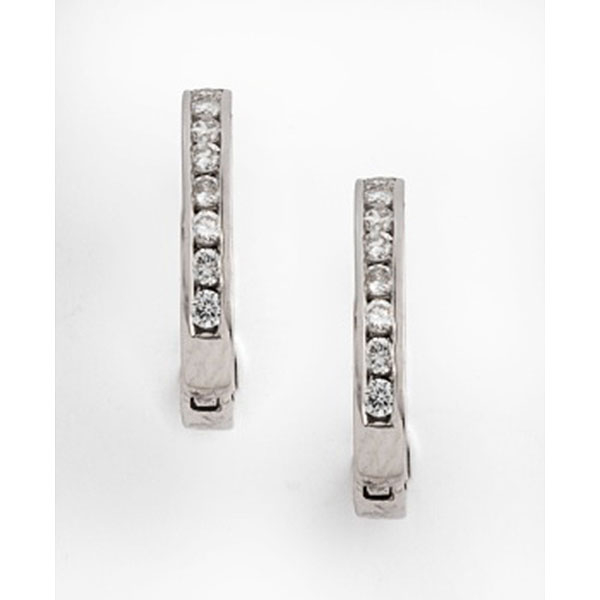 Pendientes de aro en oro blanco con fila de diamantes talla brillante  con un peso total de 0,32 cts. aprox.