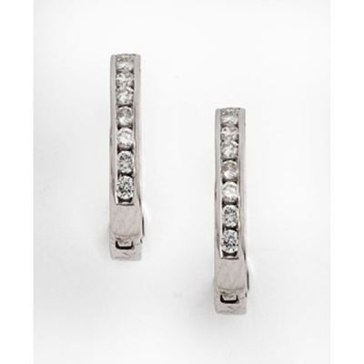 Pendientes de aro en oro blanco con fila de diamantes talla brillante  con un peso total de 0,32 cts. aprox.
