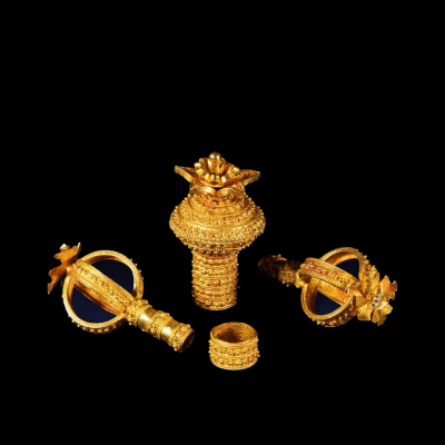 Excepcional lote de Tor&aacute; Judaica Medieval Reyes Cat&oacute;licos del siglo XV en oro fino de 22K (mango de puntero y pareja de remates de Rollo).