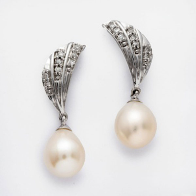 Pendientes largos en oro blanco con 3 filas de diamantes talla brillante