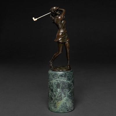 &quot;Mujer Golfista&quot; Figura de bulto redondo realizada en bronce , siguiendo modelos de Milo Martín(1893 -1970) 