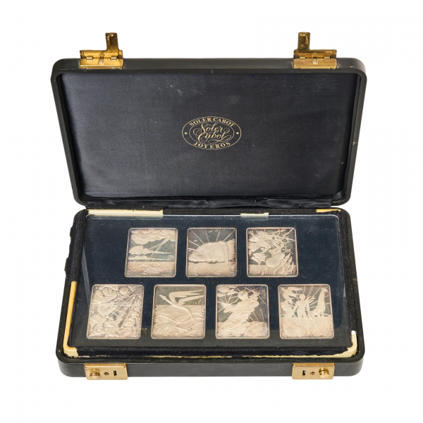 Salvador Dalí (Figueres, Girona, 1904-1989) Los siete días de la creación. Juego de siete placas en plata española punzonada 1000 