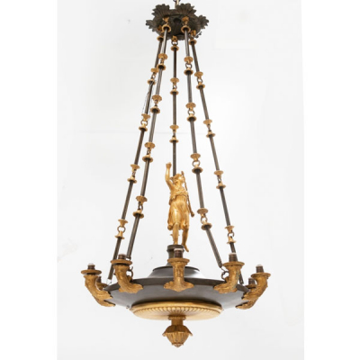 Lámpara de techo de 10 luces en bronce dorado con esculturas representando odaliscas  Estilo Luis XVI. Fin S. XIX