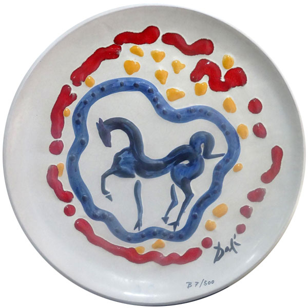 Salvador Dalí. Le Cheval Bleu. Plato de porcelana hecho y pintado a mano. 