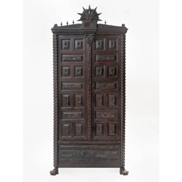 Armario rústico vasco en madera de roble tallado S. XVIII