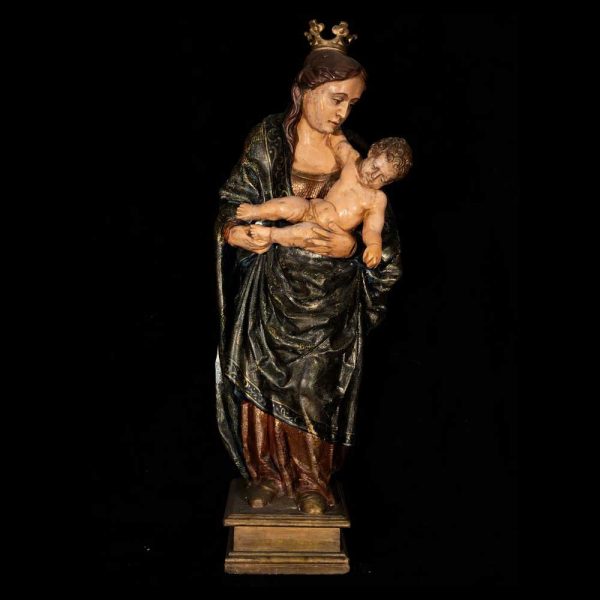 Escultura de Virgen María coronada con el Niño Jesús en brazos, escuela de Italia siglo XVI.