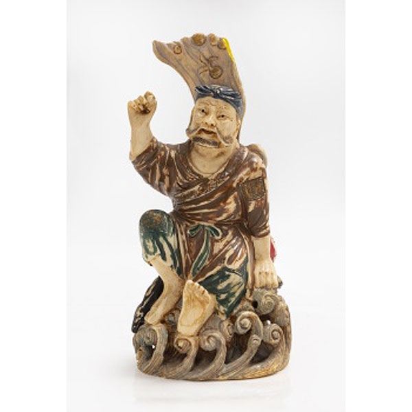 Figura oriental en marfil tallado y policromado representando Sabio.