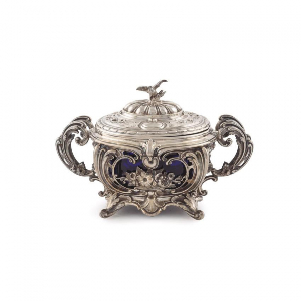 Exquisita compotera en plata francesa punzonada, ley 950 S. XIX.  