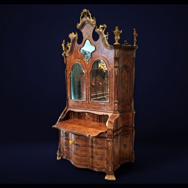 Magnifico Trumeau veneciano, Italia, siglo XIX.  Madera tallada de brezo de nogal 