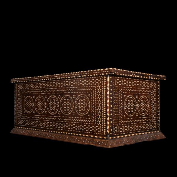 Caja Renacentista Mudéjar aragonesa del siglo XVI. En madera y taracea de hueso 