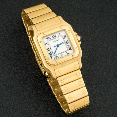 Reloj de pulsera para caballero marca CARTIER, modelo Santos Galbeé, realizado en oro amarillo de 18 K.