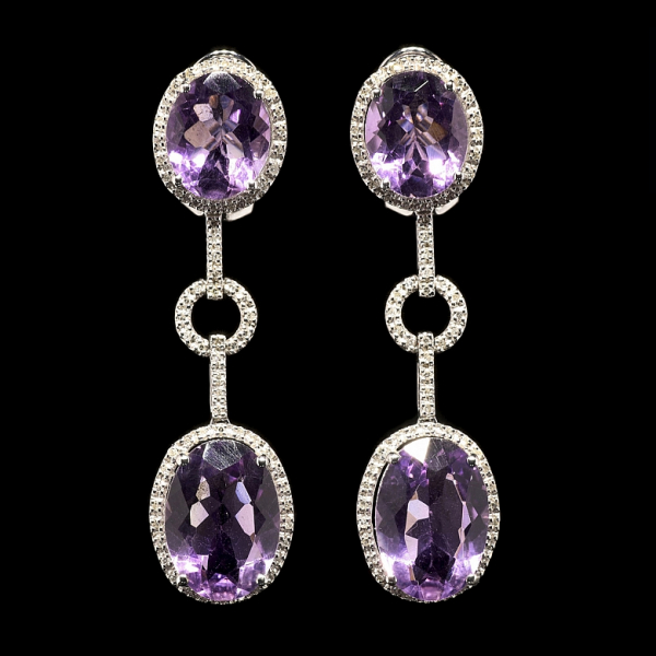 Pendientes largos de oro blanco 18K, amatistas y diamantes.  