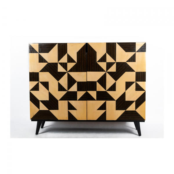 Aparador estilo Mid Century en madera chapada con marquetería bicolor de motivos geométricos, s.XX.