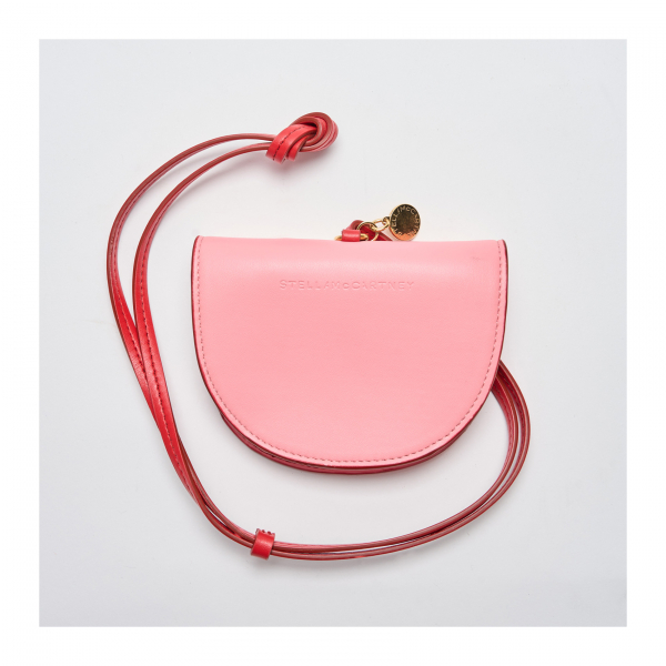STELLA MC.CARTNEY. Monedero de colgar en piel rosa, amarilla y roja con cierre de click e interior con cremallera y tarjetero.