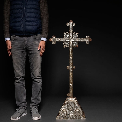 Importante cruz de Jerusalén Indo-Portuguesa en madera y madreperla de finales del siglo XVIII. 