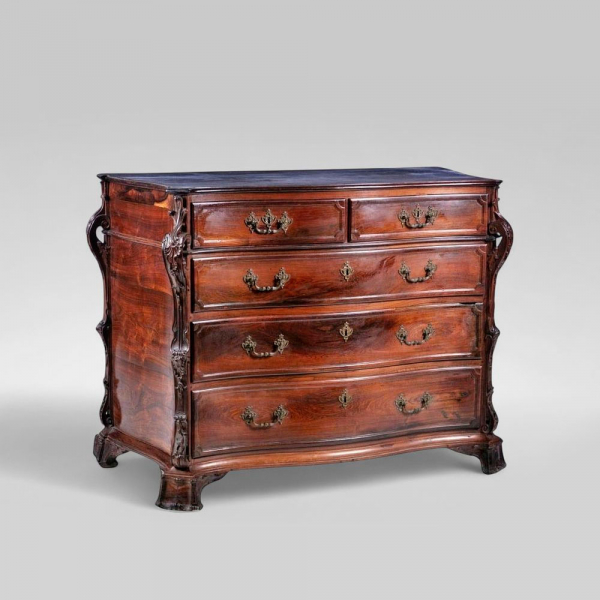 Cómoda portuguesa en madera de palosanto, Escuela Portuguesa, Siglo XVIII. 
