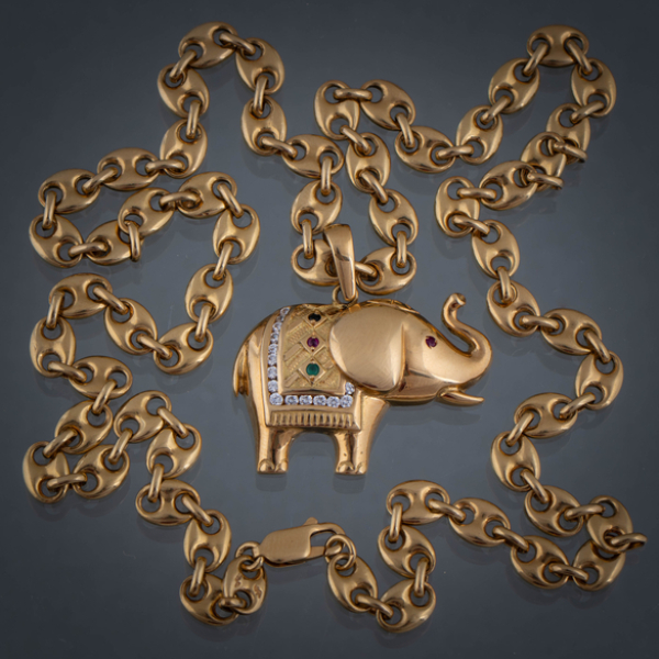 Cadena de eslabones de calabrote con colgante de elefante en oro amarillo de 18 kt