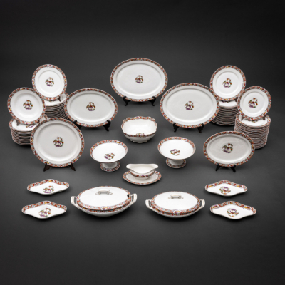 Elegante vajilla de Limoges con decoración exótica compuesta por 84 piezas de William Guerin( 1838-1912)