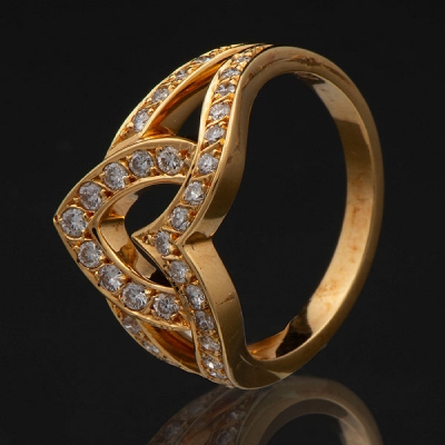 Bonito anillo en oro amarillo de 18 Kt.