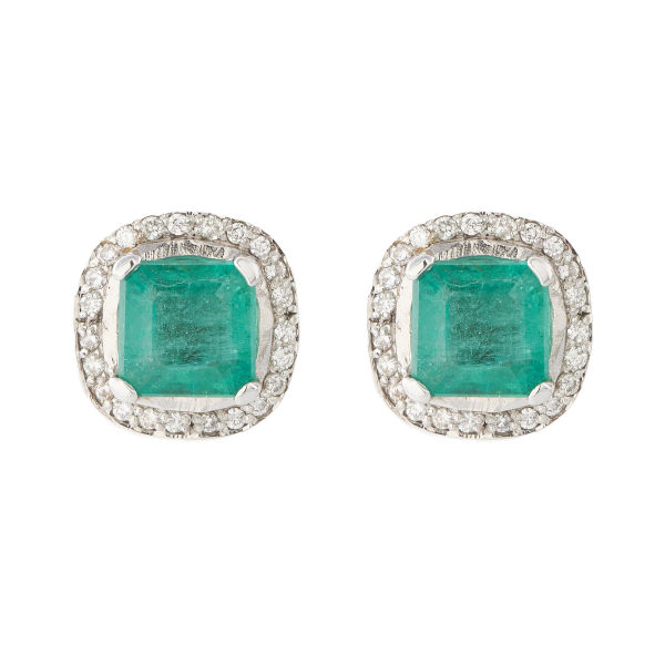 Pendientes en oro con esmeralda talla octogonal orlada por diamantes talla brillante.