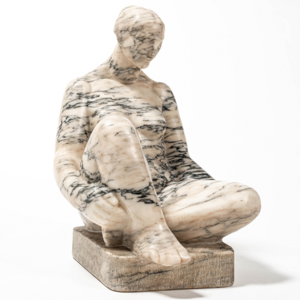 "Mujer sentada" JOSE BORLAF (Bilbao, 1926-1994). Escultura tallada en mármol veteado. 