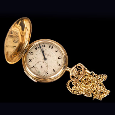 Reloj de bolsillo tipo saboneta realizado en oro amarillo de 18 K. marca Rueff Freres. 