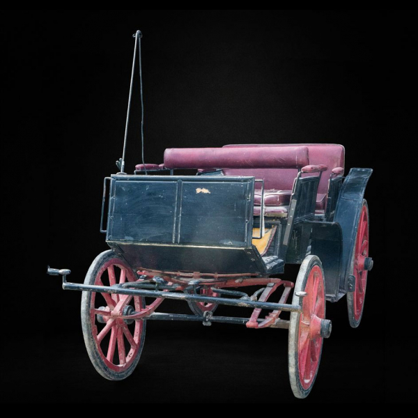 Coche de caballo tipo victoria para seis plazas con cochero, Siglo XIX.