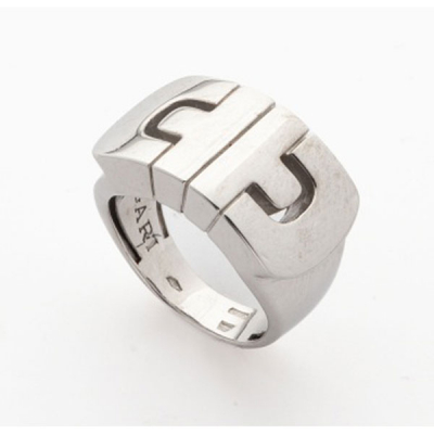 Sortija en oro blanco de la firma Bulgari.
