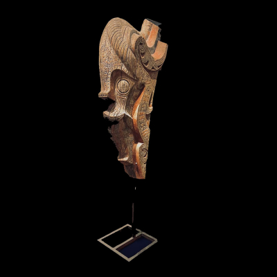 GRAN MASCARÓN TRIBAL SIGNA BATAK, Sumatra, Indonesia, siglo XIX.    En madera.
