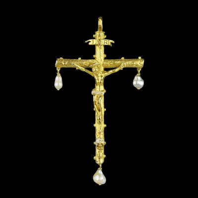 Colgante renacentista con Crucifixión en oro y esmalte. Español, finales del siglo XVI.