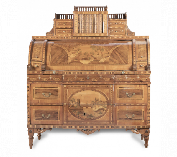 Bureau de cilindro de maderas frutales y maderas teñidas. Trento, Italia, ff. del S. XVIII - pp. del S. XIX.