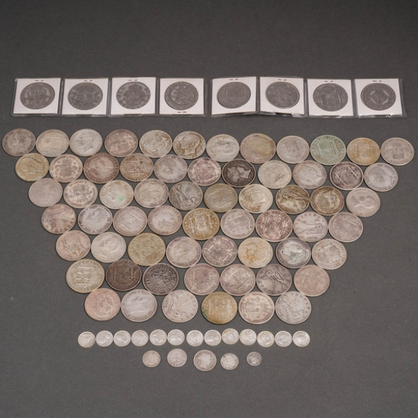 Conjunto de 71 monedas de cinco pesetas en plata de Alfonso XII, Amadeo I y Alfonso XII y 18 monedas de Elisabeth II de Canadá.