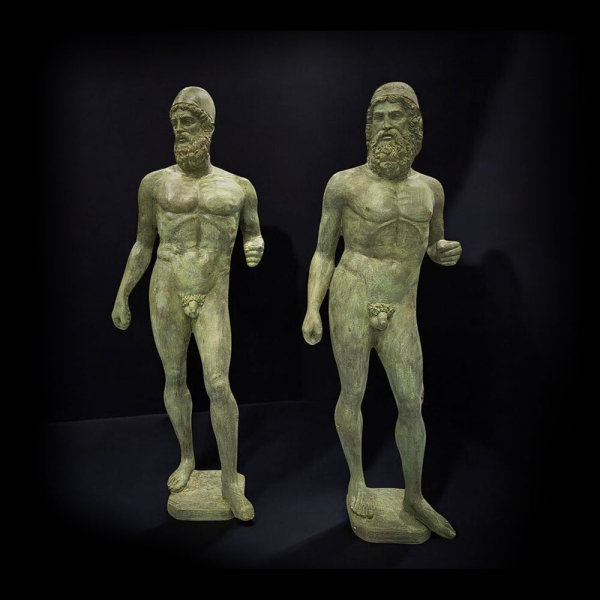 Pareja de esculturas en bronce de los Guerreros de Riace, Francia, siglo XX. 