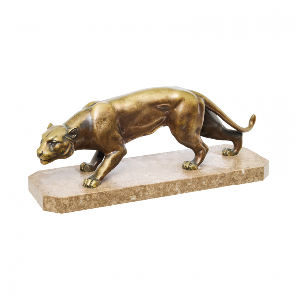 Escuela francesa, s.XX.  Pantera.  Escultura Art Deco en bronce patinado sobre peana en mármol. Firmada Brault. 