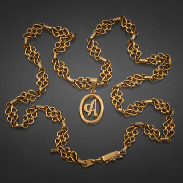 Bonita cadena de eslabones con colgante de la letra "A" en oro amarillo de 18kt