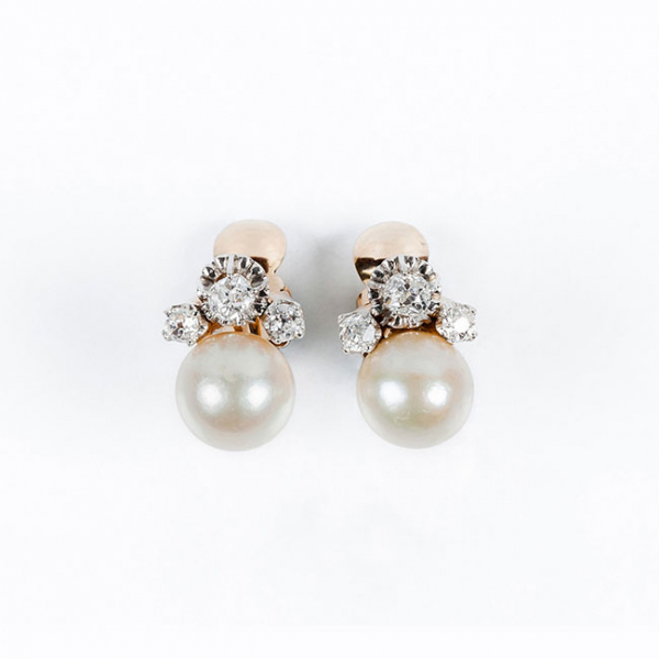 Pendientes vintage en sólida montura de oro rosa 18 K, con tres diamantes talla cojín antigua 