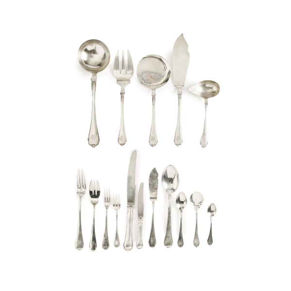 Cubertería en plata española punzonada, s.XX. 121 piezas.