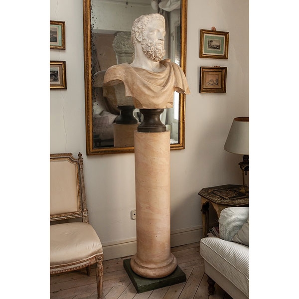 Busto sobre columna italiano de estuco policromado &quot;Adriano&quot;, S.XIX