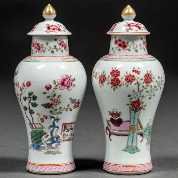 Pareja de jarrones en porcelana china familia rosa del siglo XIX.