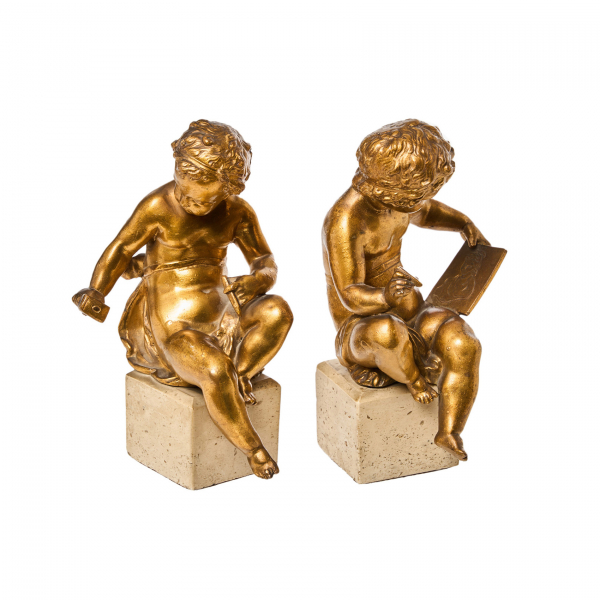 Escuela europea, s.XX. Pareja de infantes. Esculturas en calamina dorada sobre peana en mármol travertino.