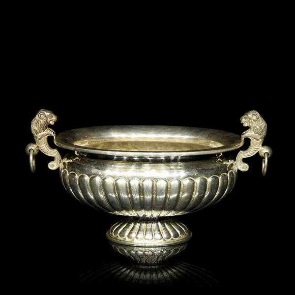 Centro de mesa de plata Mexicana con asas leoninas, Tane, s. XX.