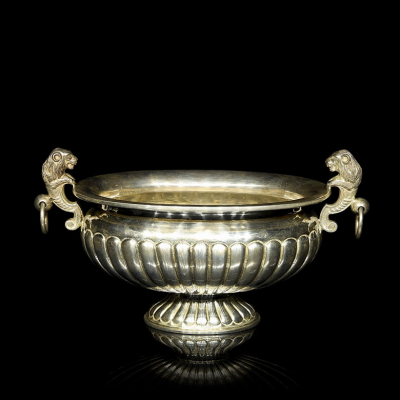 Centro de mesa de plata Mexicana con asas leoninas, Tane, s. XX.