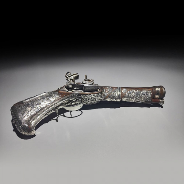 Pistola Trabuco de cinturón Miquelet - Lock ornada en plata mexicana, Nueva España, siglo XVIII.