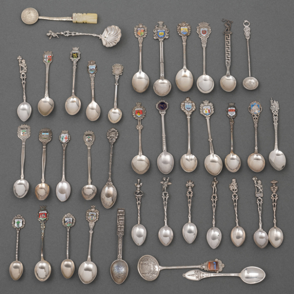 Conjunto de 40 cucharillas en plata punzonada del siglo XX