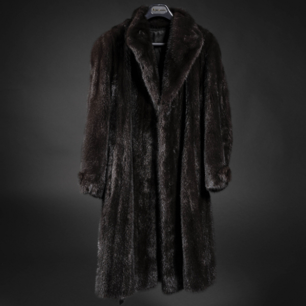 Abrigo chaquetón en piel de visón.