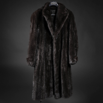 Abrigo chaquetón en piel de visón.