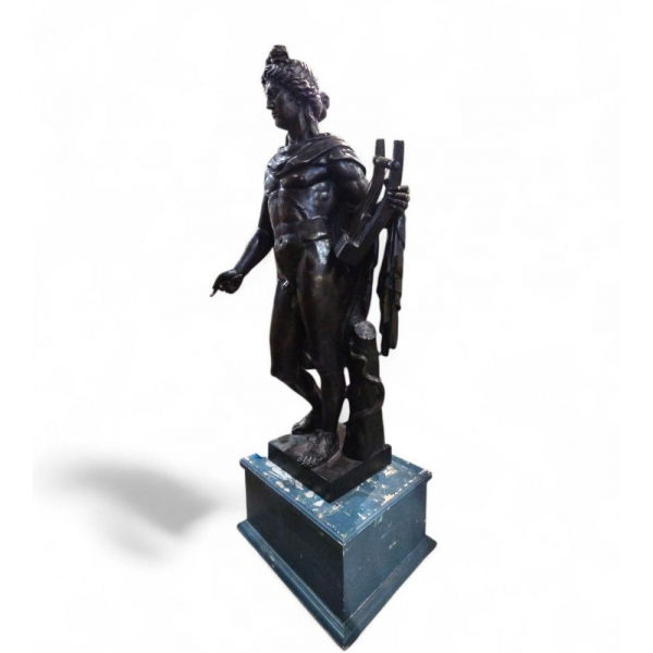 Monumental escultura italiana de "Apolo" en bronce, mediados del siglo XX. 