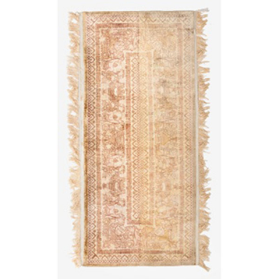 Alfombra de seda con decoración de jarrones, animales, flores y greca alrededor.   Época: S. XX 