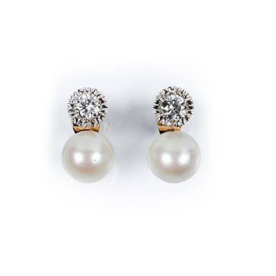 Pendientes &#039;tú y yo&#039; vintage, con perla cultivada de 11 mm, coronada por un limpio y blanco diamante 